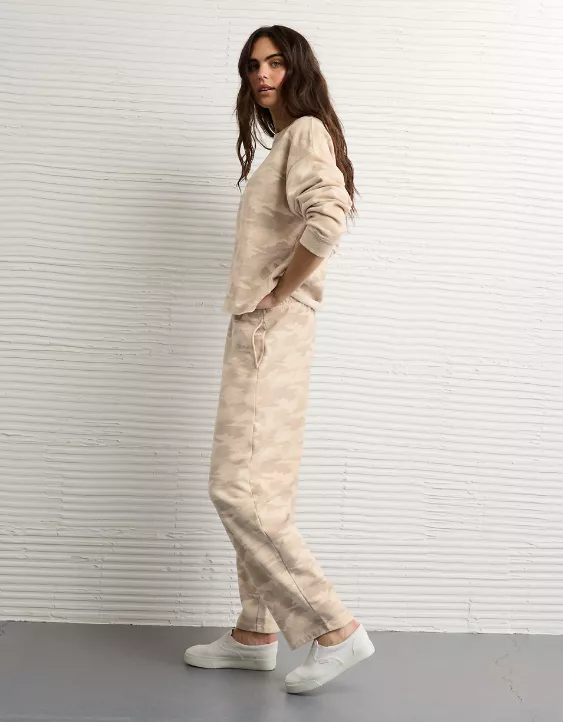 AE Everyday Luxe Barrel Sweatpant - Image 5