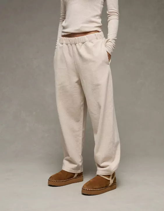 AE Everyday Luxe Barrel Sweatpant - Image 5